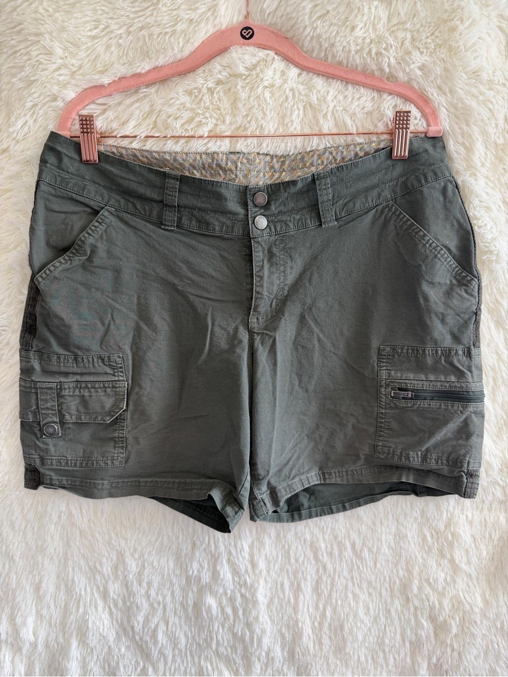 Columbia Womens Hiking Cargo Shorts Size 12W Green Outdoors Camping Omni-Shade
